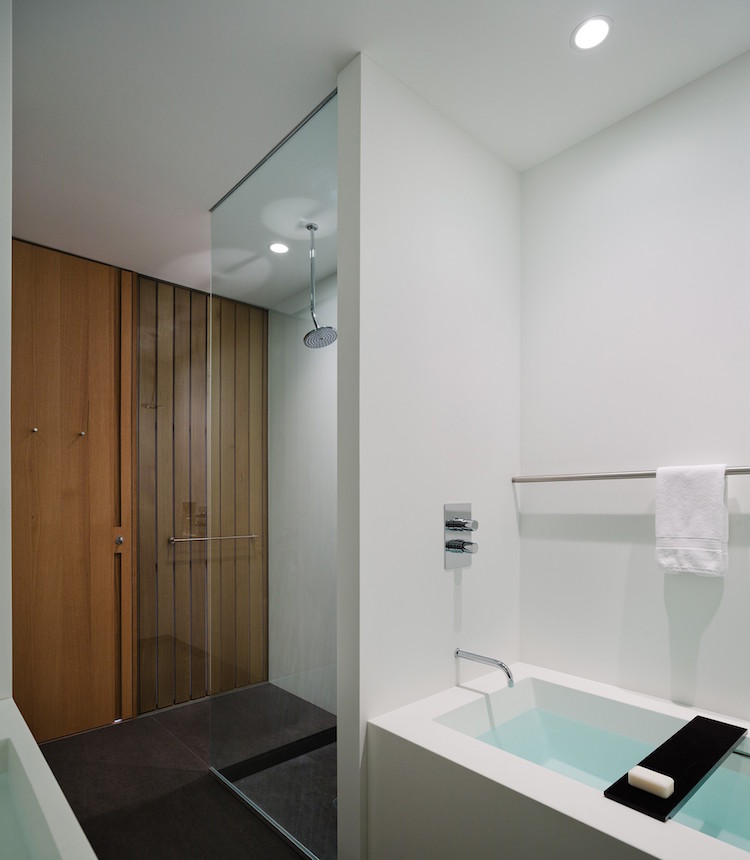 chambre-hôtes-design-salle-bain-cabine-baignoire