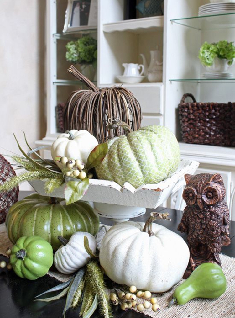 courges-blanches-decoration-automne-citrouilles-deco-composition-table