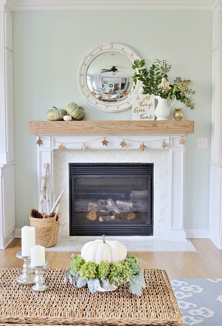 courges blanches decoration-automne-neo-cottage-composition-hortensias-feuillages