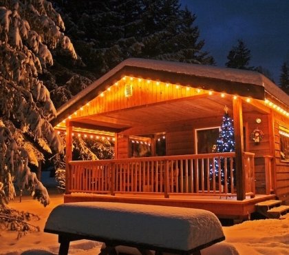 décoration-Noel-extérieur-chalet-jardin-illuminé