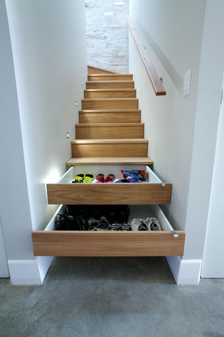 escalier-intérieur-bois-rangement-design-moderne
