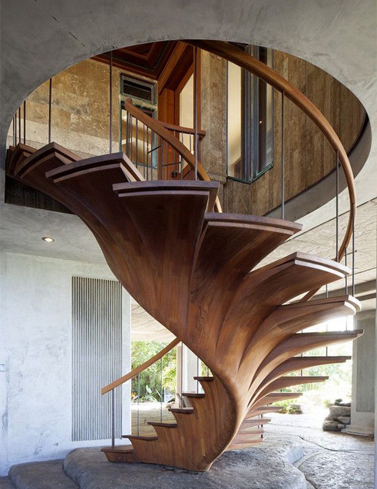 escalier-intérieur-moderne-colimaçon-bois-clair-design-moderne