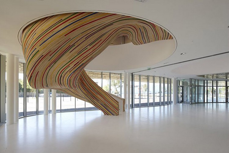 escalier-intérieur-moderne-design-architecte-bois