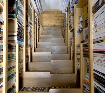escalier-intérieur-moderne-design-créatif-livres-rangement
