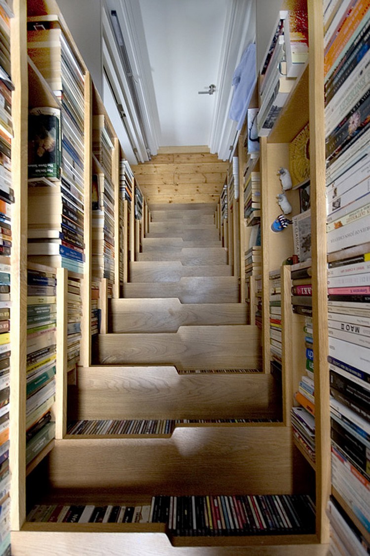 escalier-intérieur-moderne-design-créatif-livres-rangement