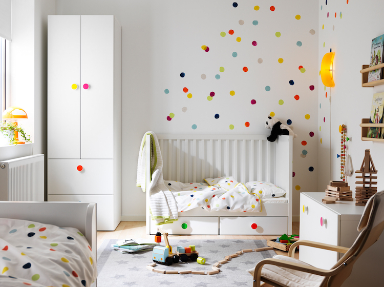idées-chambre-enfant-IKEA-décoration-murale-pois