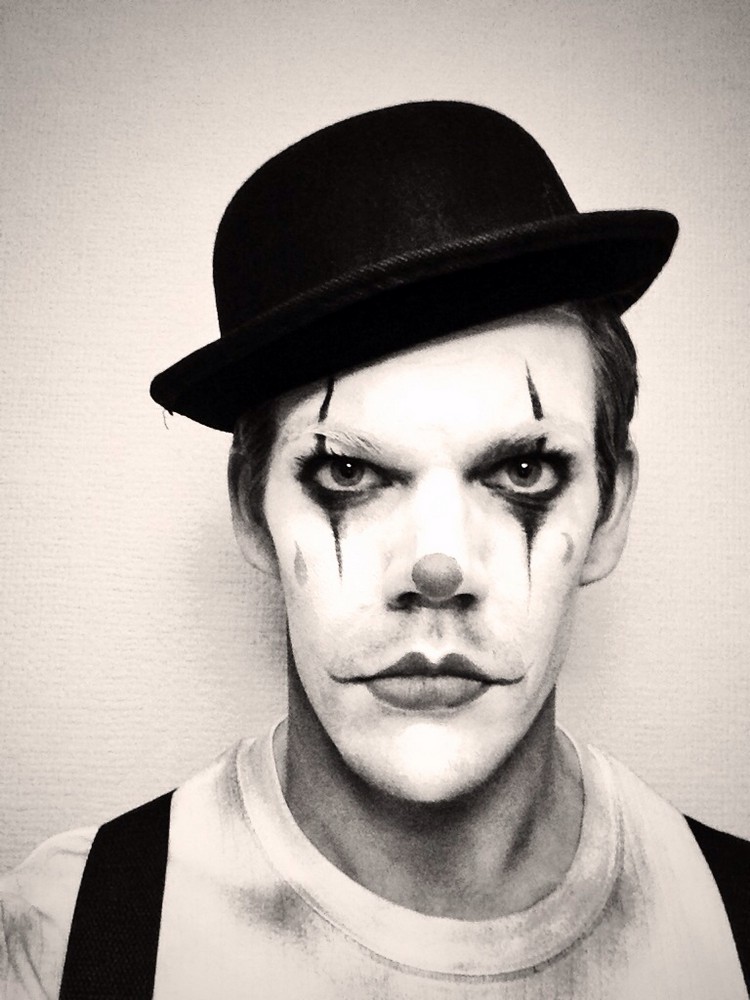 maquillage-halloween-homme-noir-et-blanc-clown