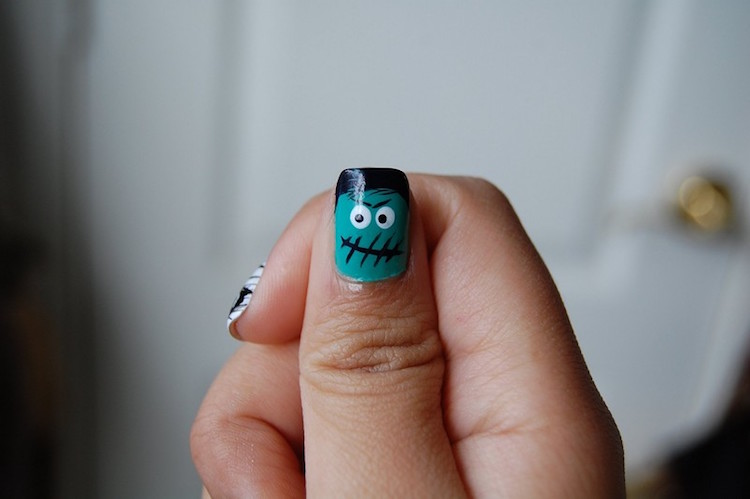 nail-art-Halloween-facile-monstre-Frankenstein