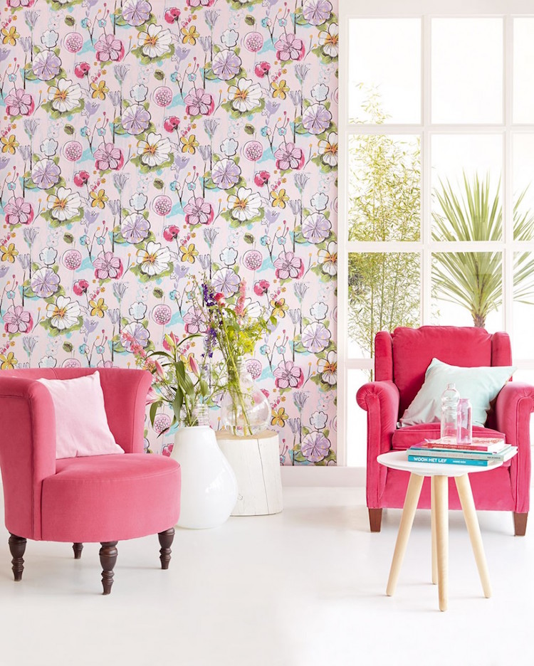 papier peint haut de gamme fleurs-roses-blanches-fauteuils-fucshia