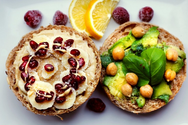 petit-déjeuner-vegan-tartine-sucrée-salée