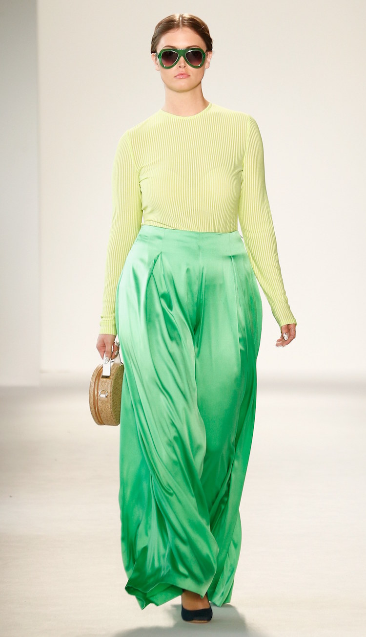 Fashion Week New York ensemble haut pantalon nuances vertes