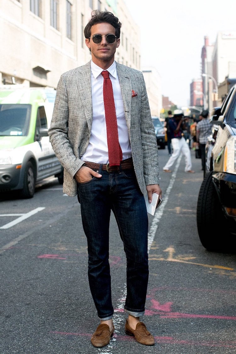 blazer homme tweed chemise blanche cravate rouge jean foncé street style
