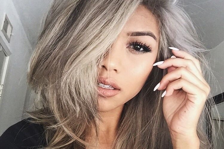 blond cendré cheveux mi-longs tendances coiffure automne blond foncé