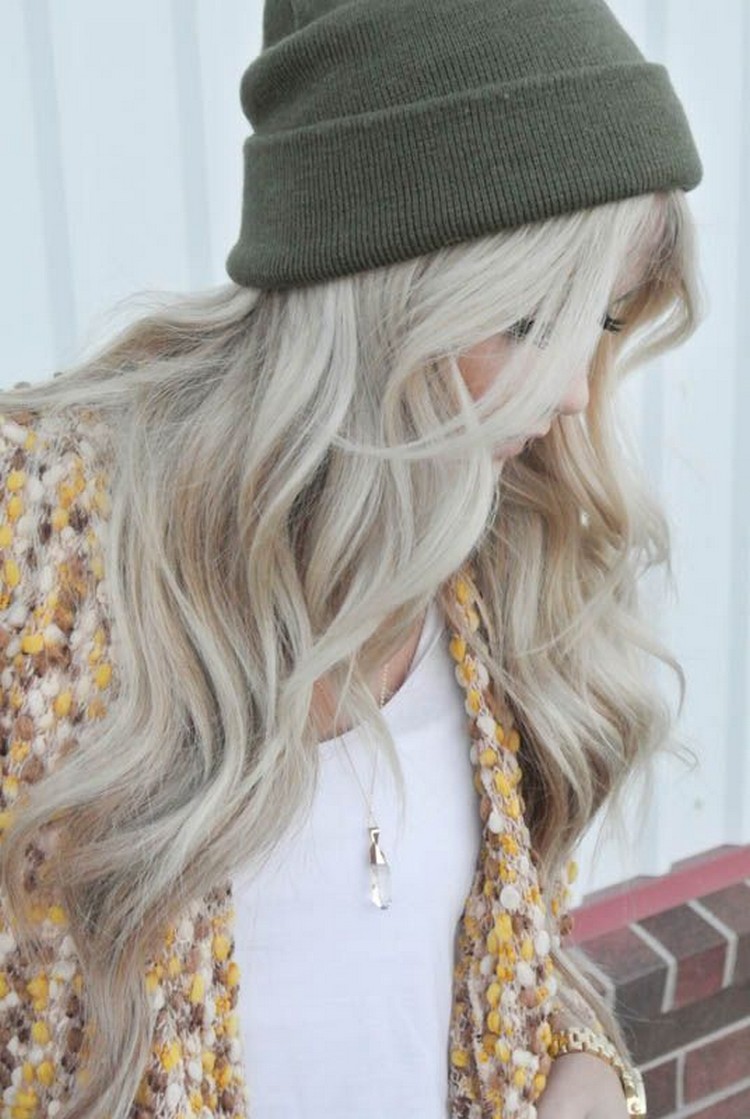 blond cendré clair cheveux longs femme tendances coloration automne