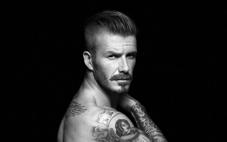 coiffure David Beckham comb over undercut moustache