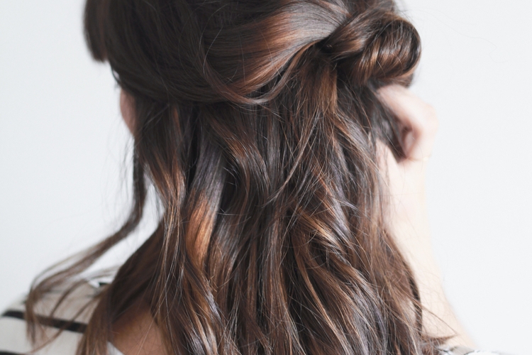 Suivez nos pas à pas de coiffure facile pour cheveux mi long à faire