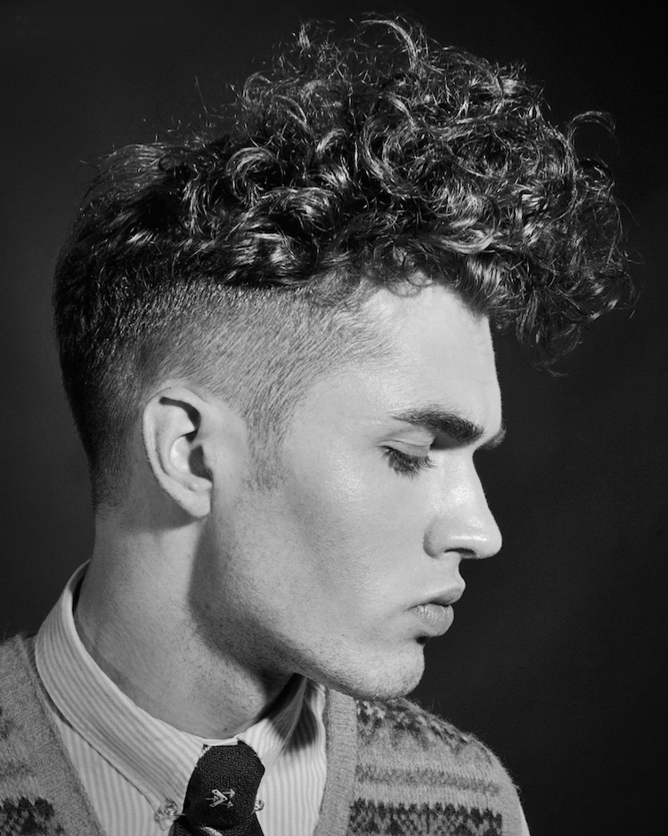 Coiffure homme cheveux bouclés l