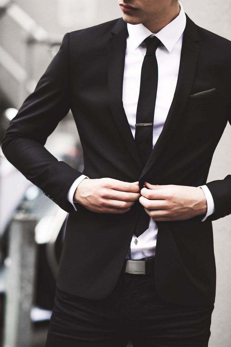 costume noir cravate noire chemise blanche
