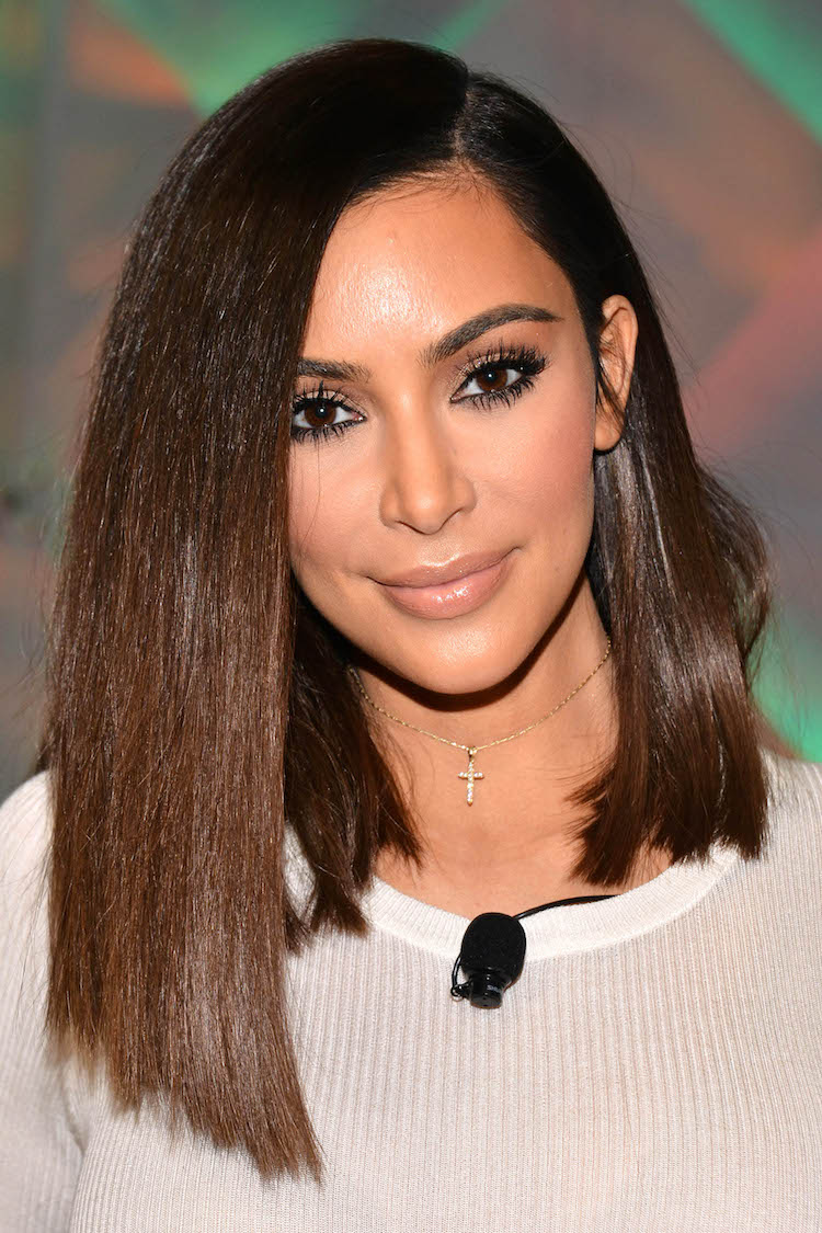 coupe carré Bob plongeant cheveux lisses Kim Kardashian