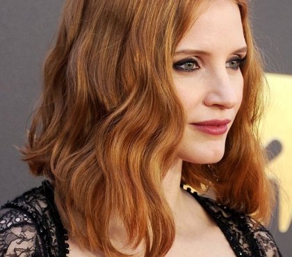 coupe carré plongeant wavy Jessica Chastain