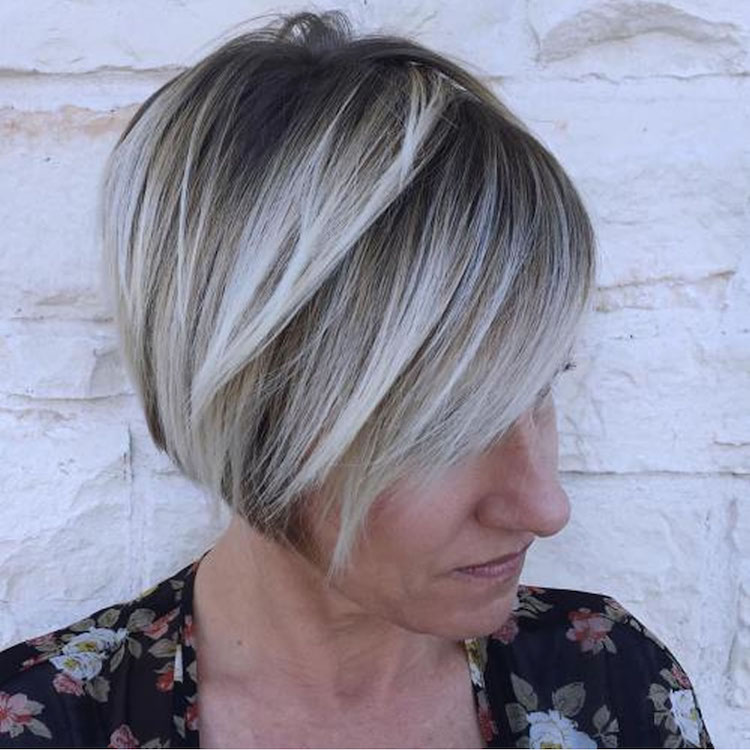 haircut-woman-50-year-jaw-parting-side-balayage-ash