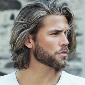 coupe homme avec barbe - cheveux mi-longs ébouriffés