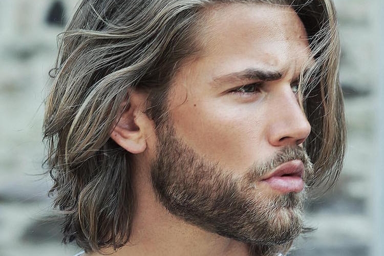 coupe homme avec barbe - cheveux mi-longs ébouriffés
