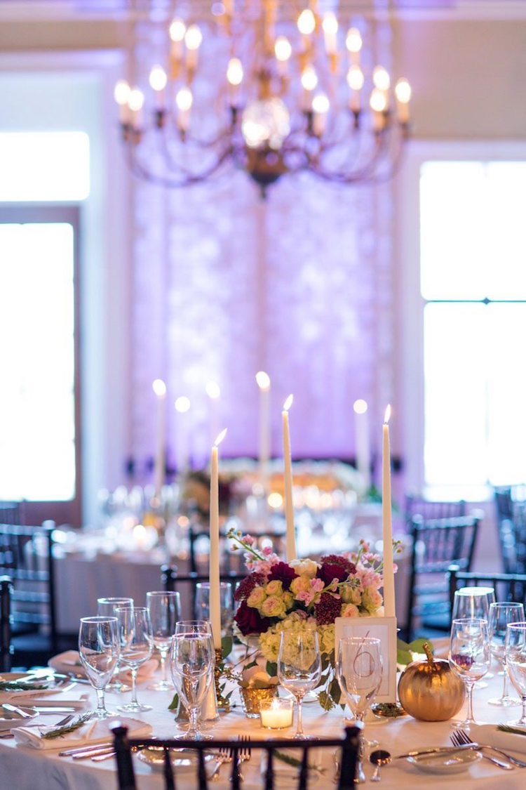 décoration table mariage automne glamour centre table floral citrouille décorative chandelles
