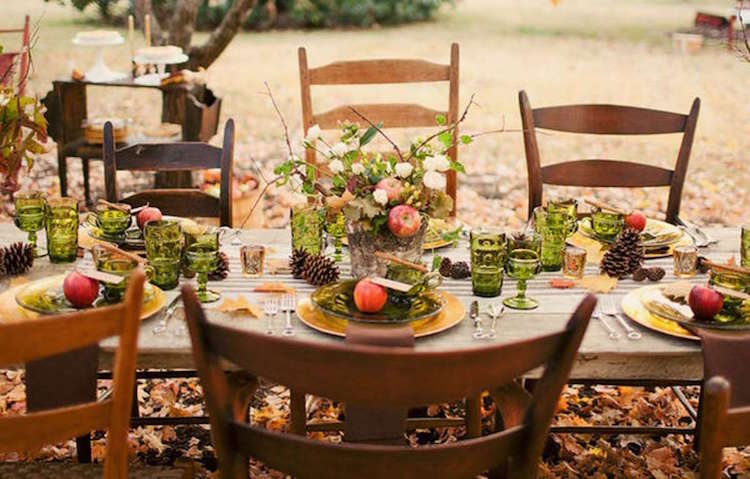 décoration table mariage automne plein air centre table pommes feuilles automne branchettes