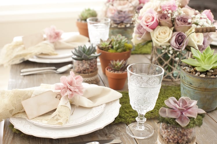 décoration table mariage automne style rustique chic succulentes mousse végétale roses