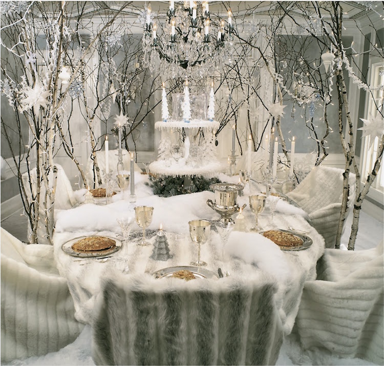 décoration table mariage hiver blanche flocons neige sapin housses chaises duveteuses