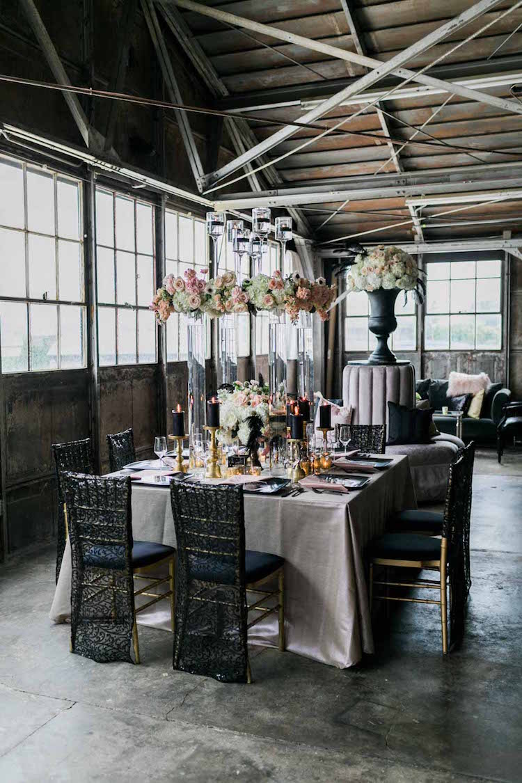décoration table mariage hiver style rustique industriel compositions roses accents noir doré