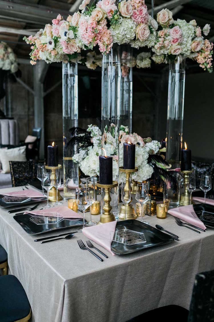 decoration table mariage insolite noir rose or compositions florales bougies noires