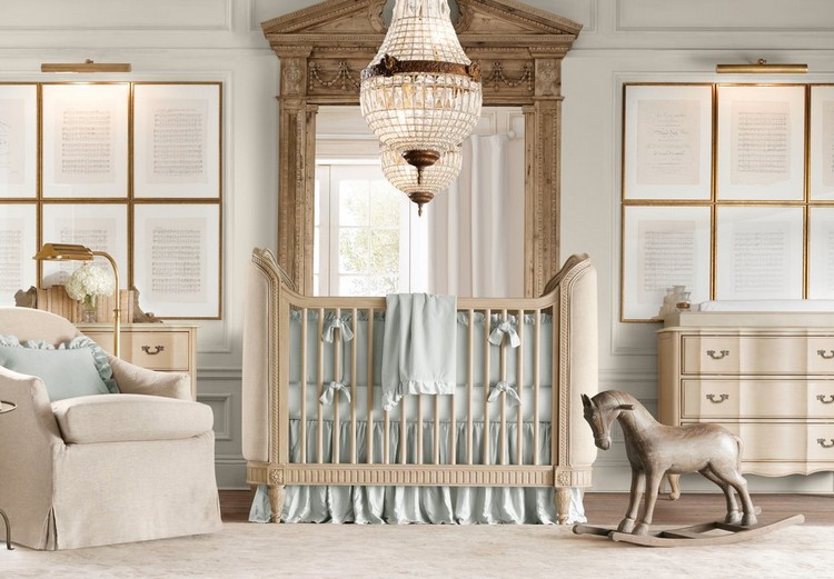 déco chambre bébé fille design moderne style ancien fauteuil beige baldaquin couleurs épurées