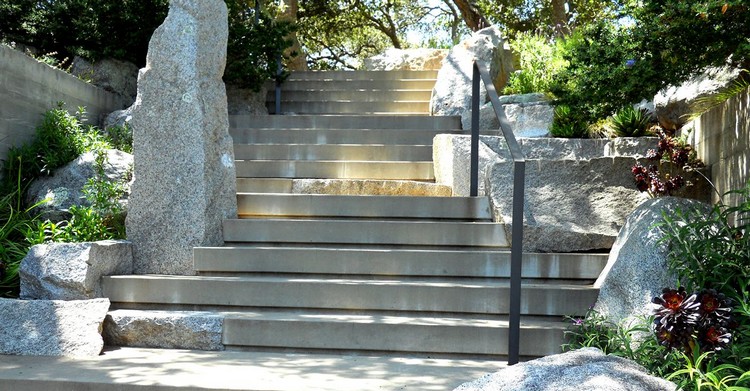 escalier extérieur béton moderne