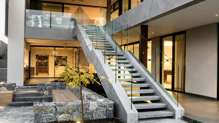 escalier extérieur béton ultra moderne jardin
