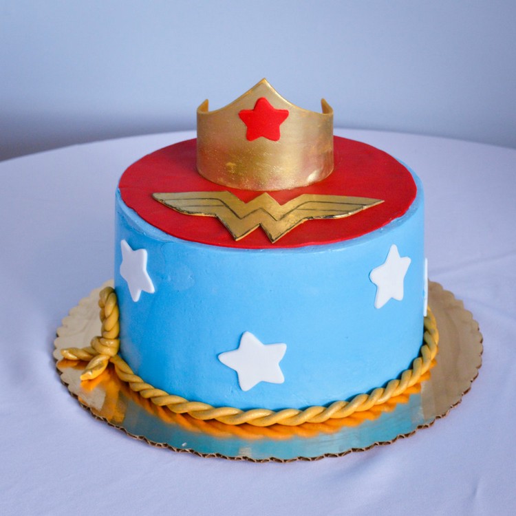 gâteau anniversaire fille bébé cake wonder woman thème dessin animé