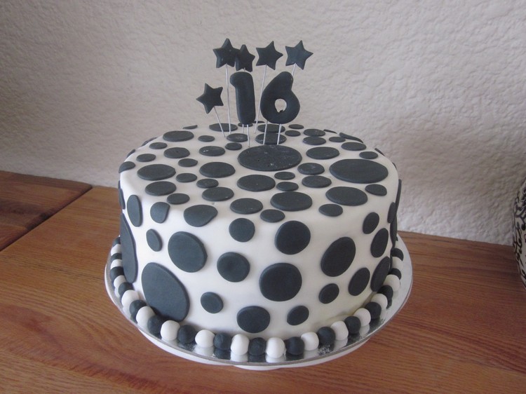 gâteau anniversaire fille dessin annimé 101 dalmatiens idée créative déco fête enfants