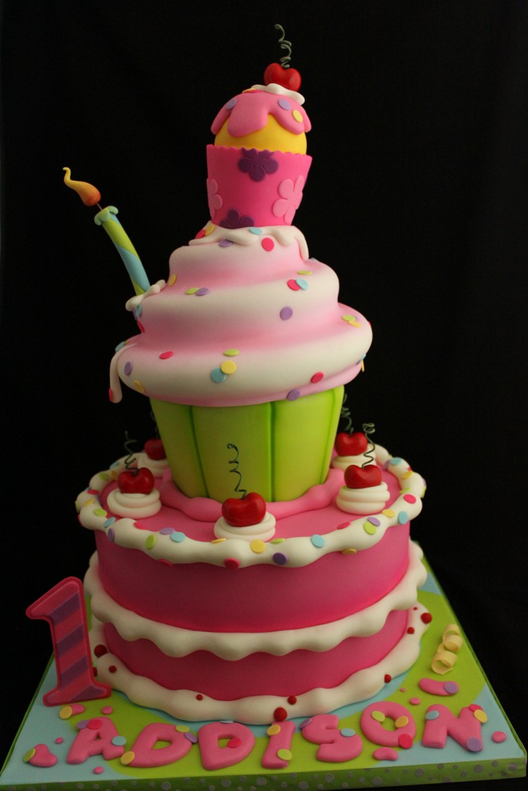 gâteau anniversaire fille forme cupcake idée originale fête fille