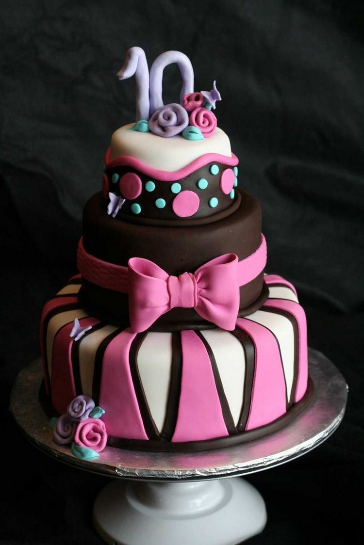 gâteau anniversaire fille idée déco fête fille cake étages glamour