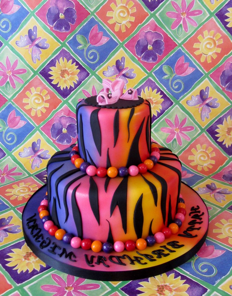 gâteau anniversaire fille étages idée déco fête enfants