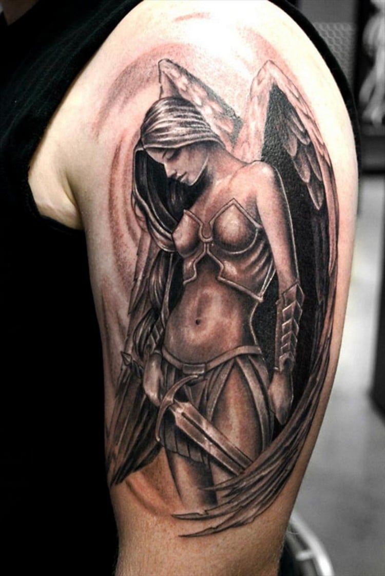 idée tatouage homme bras ange femme guerrière avec des ailеs