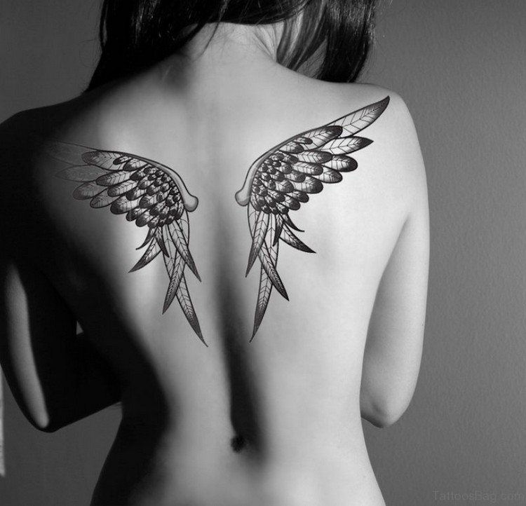 idées tatouages femme deux ailes sur chaque omoplate