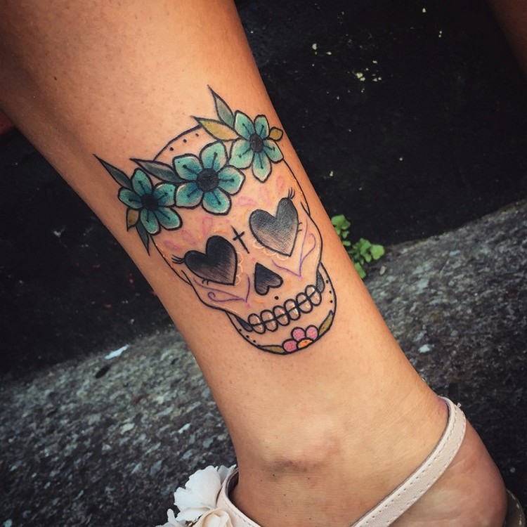 idées tatouages femme inkage coloré tête de mort mexicaine