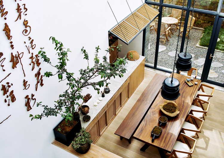 meuble bois exotique table en bois massif jardin zen