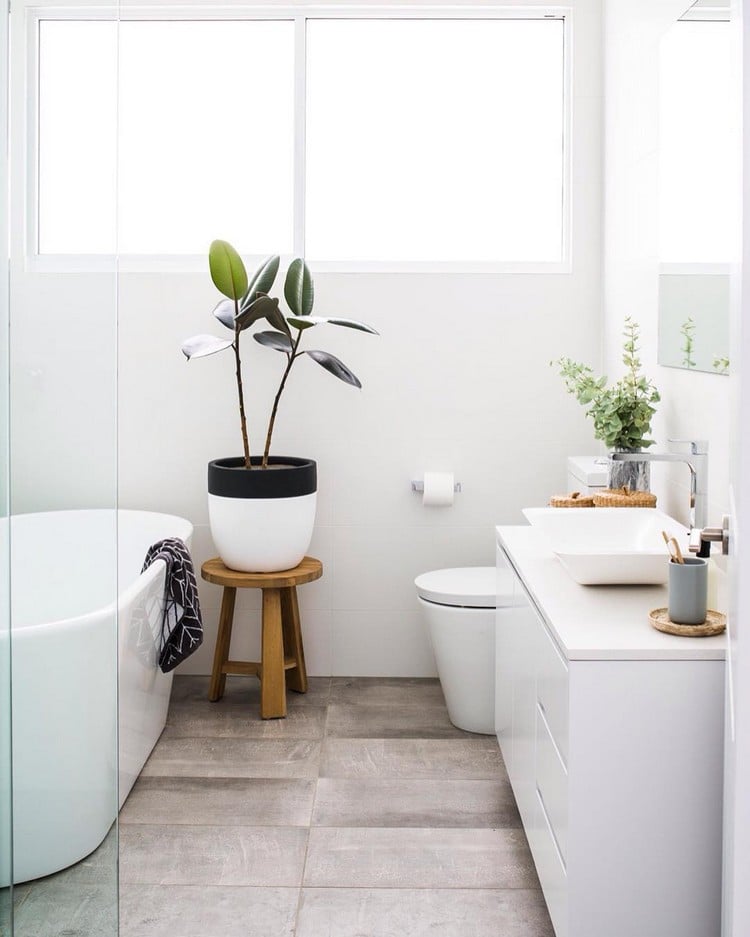 petite salle de bain scandinave chic avec des plantes