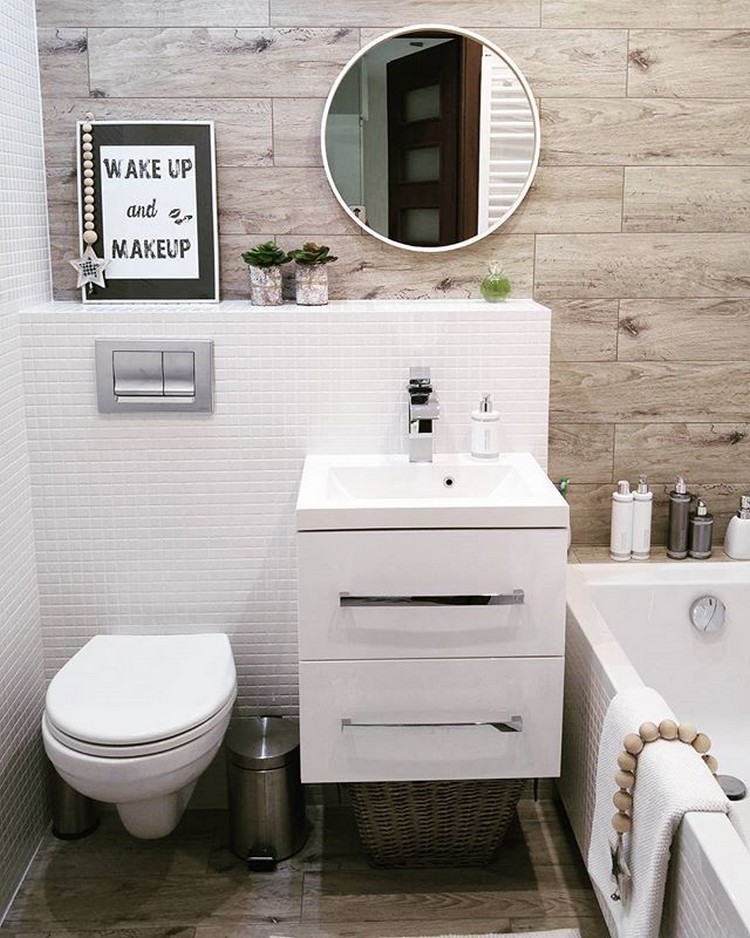 petite salle de bain scandinave idées aménagement baignoire miroir