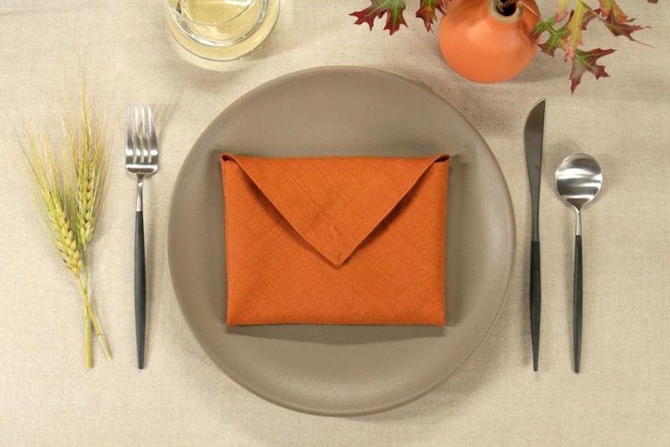 pliage serviette facile enveloppe tissu orange deco table automne