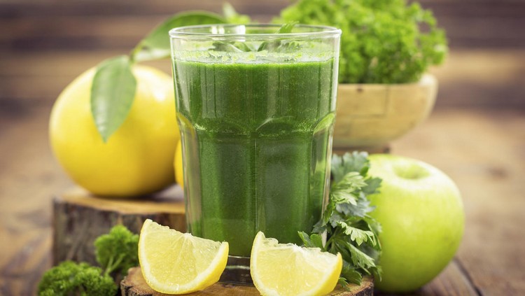 Recipe green detox juice with lemon apple