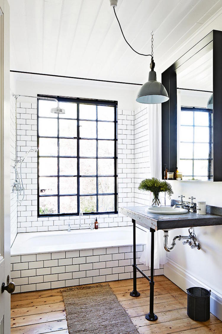 salle de bain noire et blanche style industriel vintage